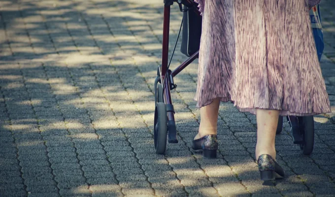 Περπατητές Rollator Τι Τους Διαφοροποιεί από Άλλα Βοηθήματα Βάδισης